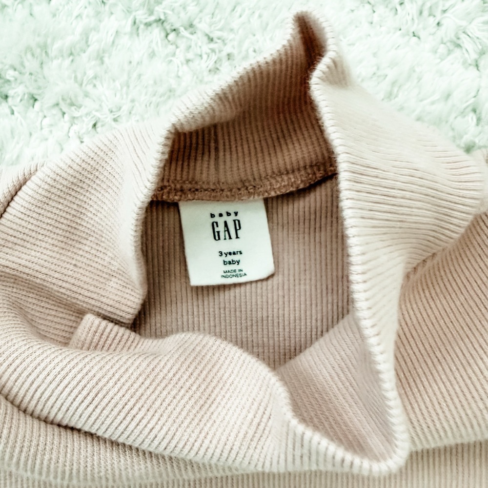 Gap baby Toddler Girl Puff Sleeve Ribbed Turtleneck Dusty Pink Shirt Size 3T - Picture 3 of 3